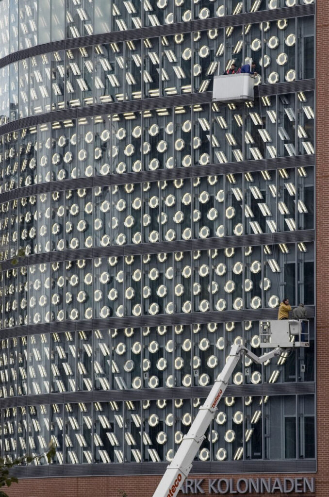 SPOTS Licht- & Mediafassade